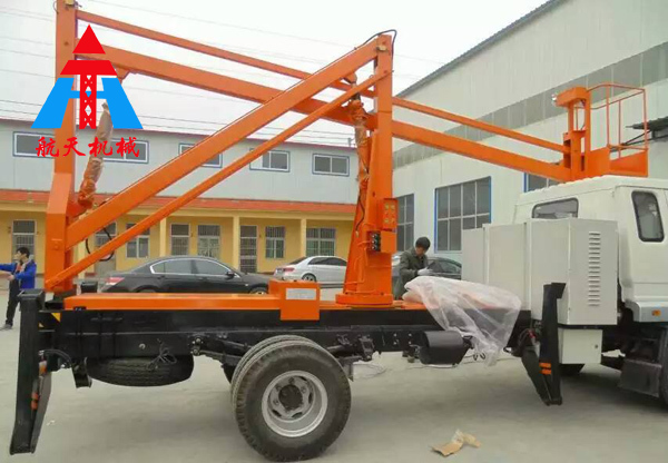 曲臂式高空作業車